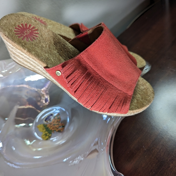 UGG Red Suede Wedge open toe Size 5 - Picture 5 of 10